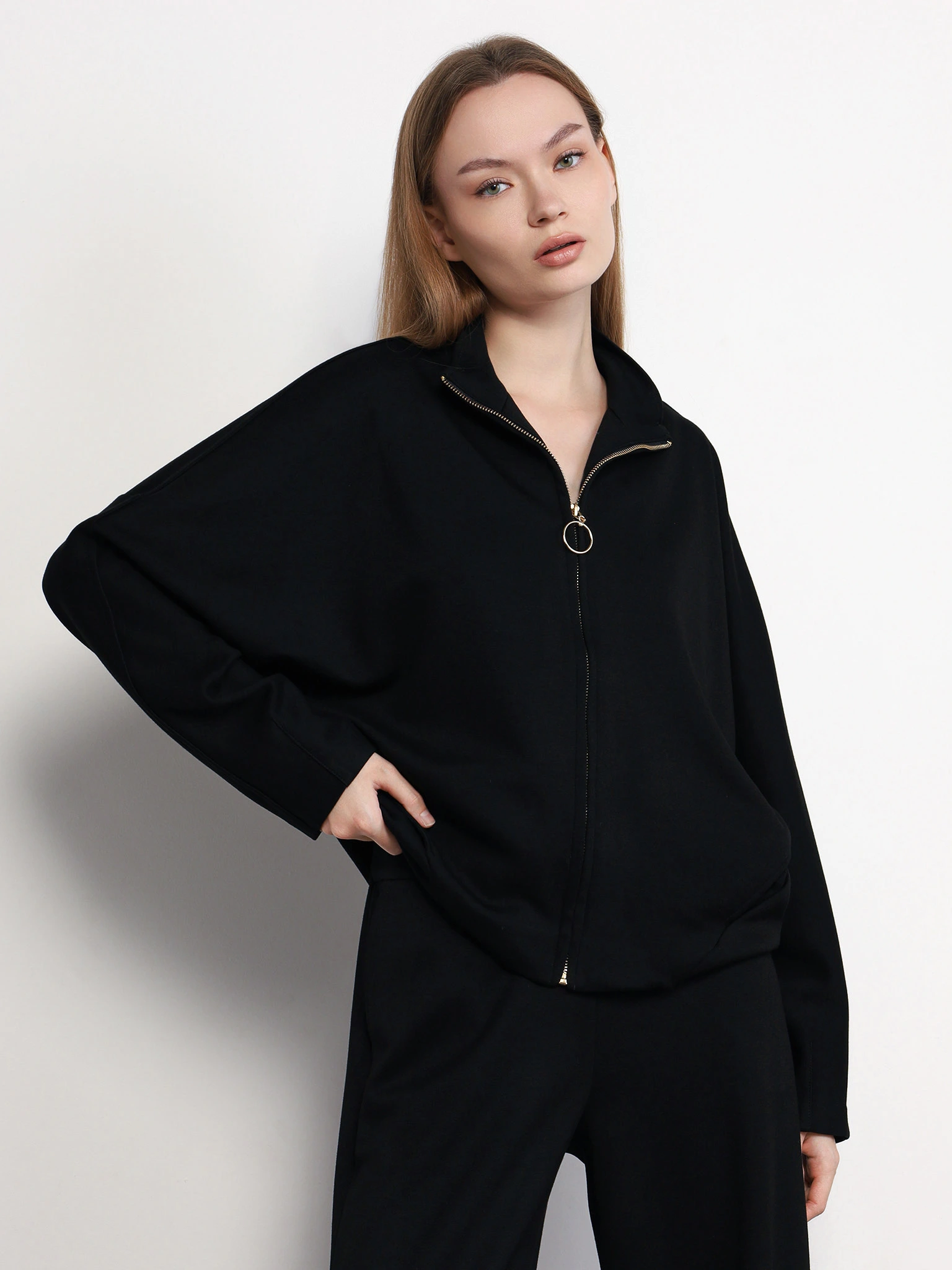 Куртка трикотажная черного цвета